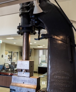 スチームハンマー　片持ち0.5トン